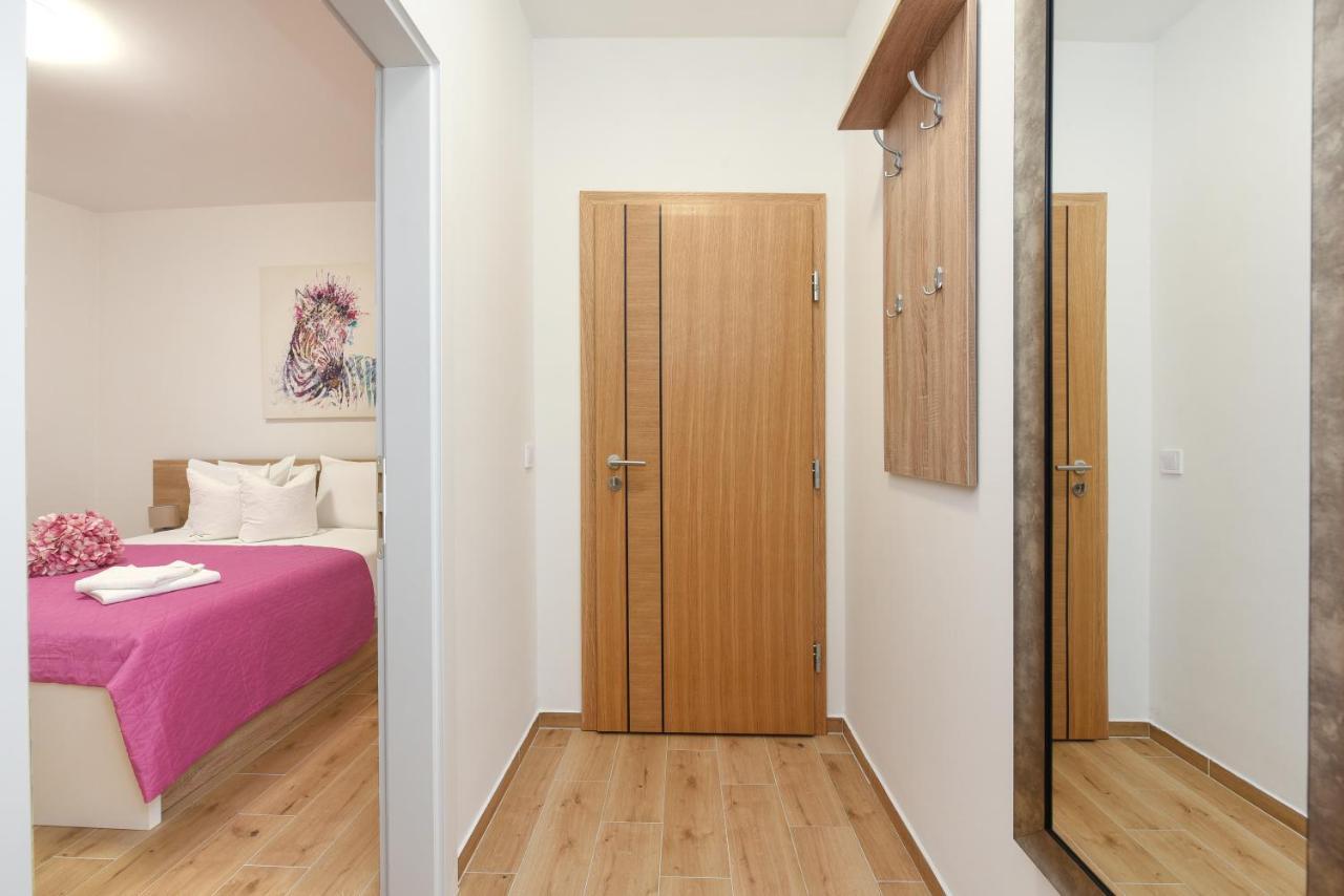 Apartament Lecija *